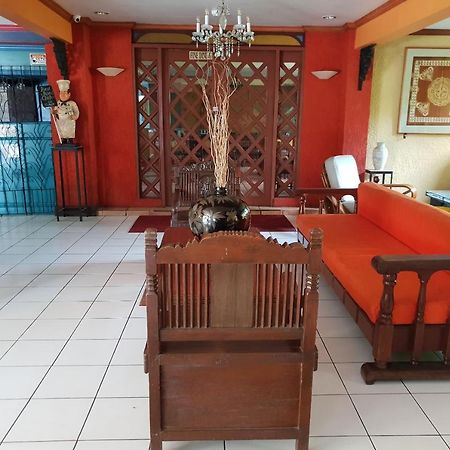 Saltimboca Tourist In Hotel Bacolod Kültér fotó