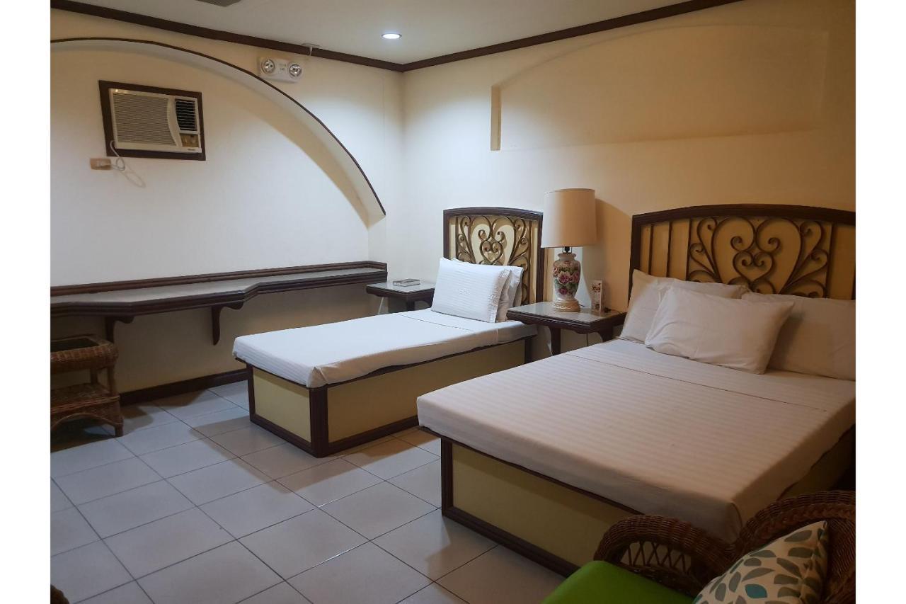 Saltimboca Tourist In Hotel Bacolod Kültér fotó