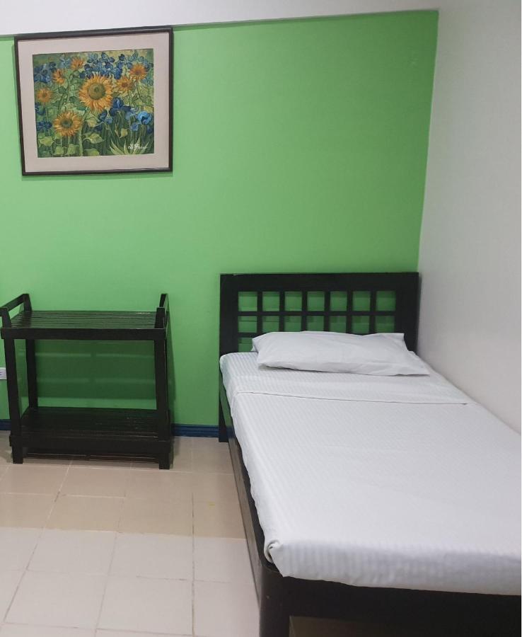 Saltimboca Tourist In Hotel Bacolod Kültér fotó