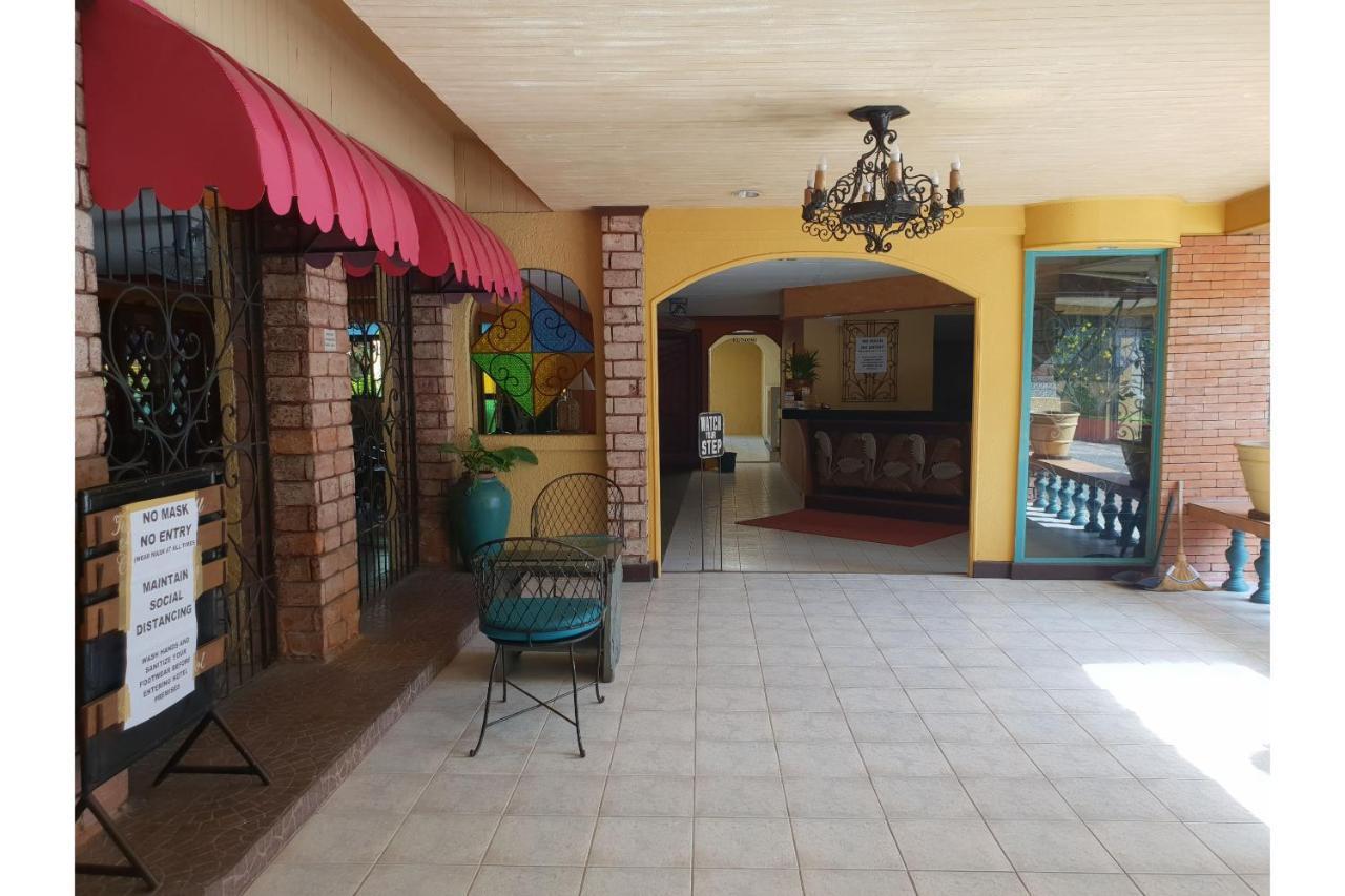 Saltimboca Tourist In Hotel Bacolod Kültér fotó